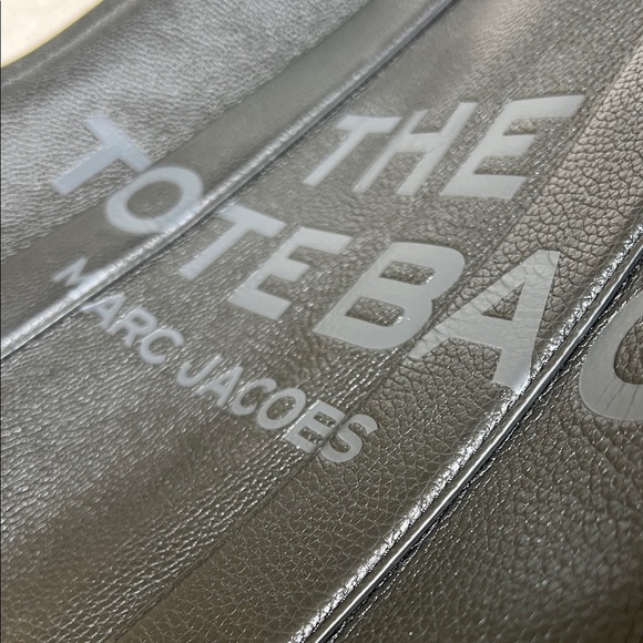 THE LEATHER LARGE TOTE BAG - Picture 11 of 15